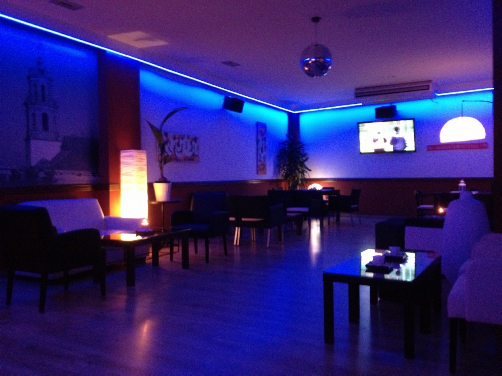 Iluminaci�n con Tiras de LED RGB en D`Copas restaurante los Cantaros en Baza (Granada).